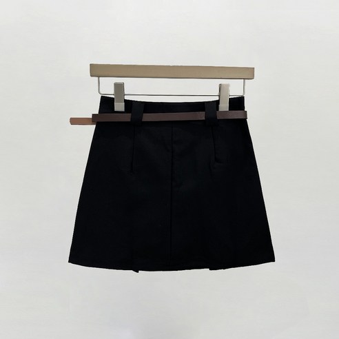 여름 시즌 필수템으로 떠오르는 여성용 미니 스커트