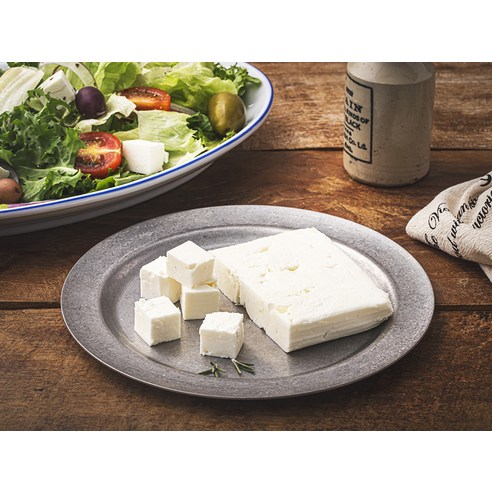 지중해의 풍미를 담은 콜리오스 페타 치즈로 미식 경험을 업그레이드하세요.