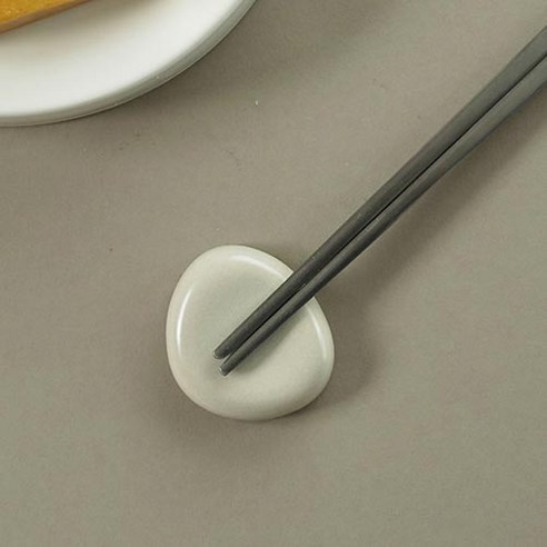 크림빛 조약돌, 식탁에 스며드는 자연의 아름다움