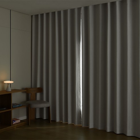 빛 공해로부터 자유로운 숙면, 창안애 텔라 암막 커튼으로 시작하세요.