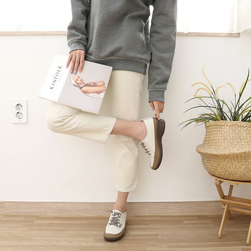 지쎄 제이슈 천연양가죽 수제 실링 컴포트 슈즈는 편안한 착화감과 다리를 길고 슬림하게 보이게 해주는 실외용 신발입니다.