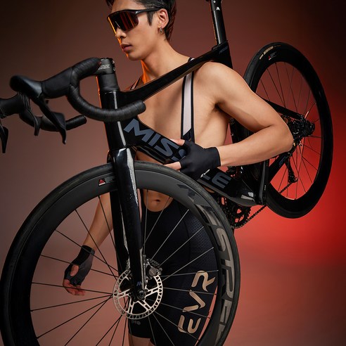 장시간 라이딩에도 끄떡없는 편안함, EVR 빕숏으로 경험하세요!