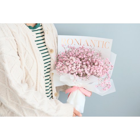 아름다운 분홍빛 안개 생화 꽃다발