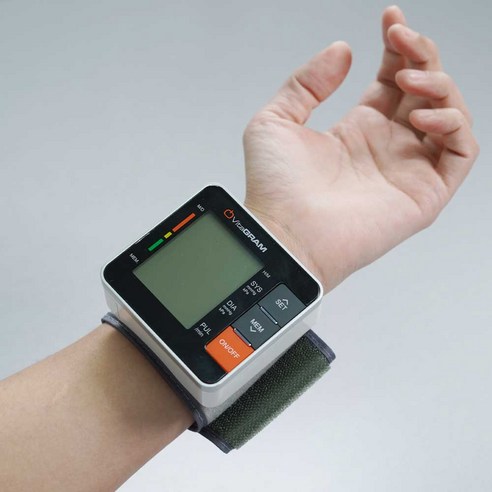 집에서나 여행 중에도 건강을 관리하세요: 비타그램 자동전자 손목형 혈압계 PG-800A11