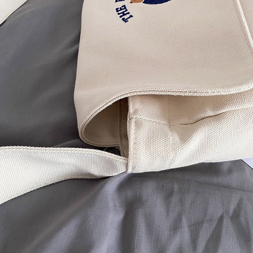 순수함과 실용성을 담은, 2025년의 새로운 시작을 위한 슈닉크 학생 크로스백