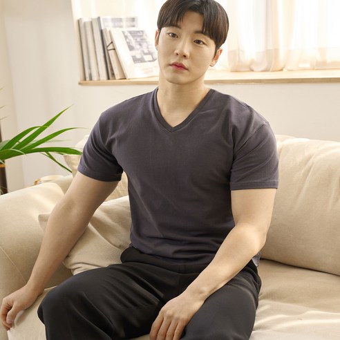 핵쿨남 남성용 어깨 넓어보이는 머슬핏 브이넥 반팔 티셔츠