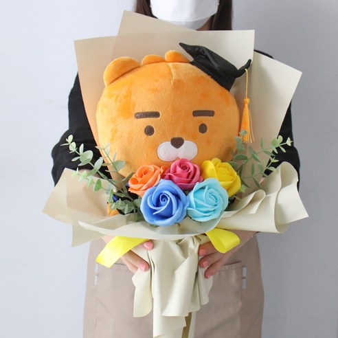 모리앤 조화 카카오리틀프렌즈 비누꽃 인형 꽃다발, 학사모라이언(인형)