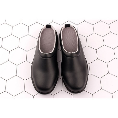 안전과 스타일을 완벽하게 조화한 레트로무드 주방 슬리퍼형 안전화