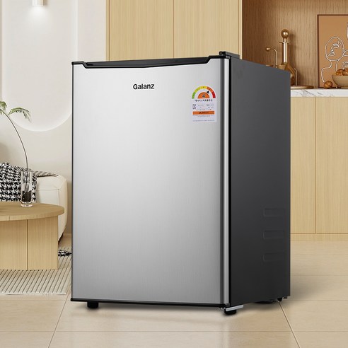 공간 절약적이고 에너지 효율적인 갈란츠 93L 미니냉장고로 음료와 간식을 시원하게 보관하세요.