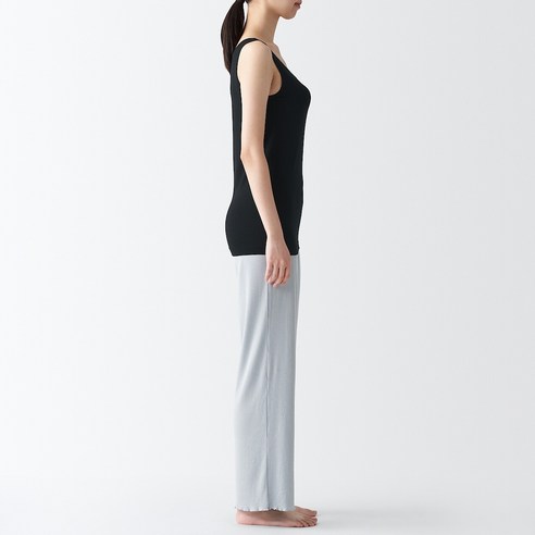 편안함과 자유로움을 선사하는 무인양품 소프트 브라 탱크톱