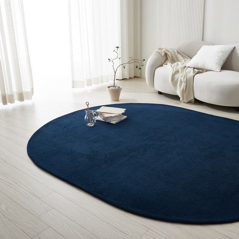 눅눅한 날씨에도 뽀송함을 유지하는 럭스 사계절 워셔블 러그