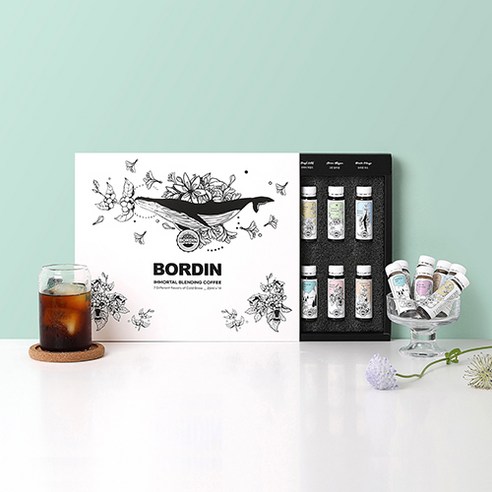 더위를 날려버리는 부드러운 콜드브루 커피