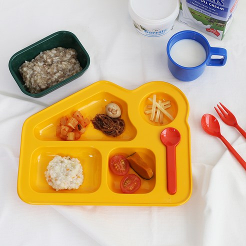 사랑스러운 디자인과 안전한 소재로 아이의 즐거운 식사 시간을 책임지는 어웨이큰센스 해피팝 하우스 식판 세트
