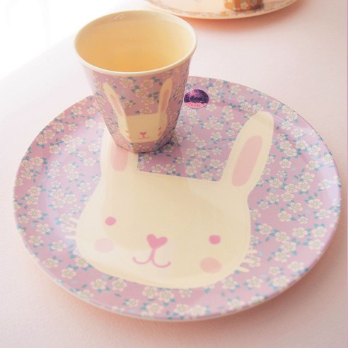 사랑스러운 디자인과 안전, 편리함까지 갖춘 라이스 큐티 동물접시 & 유아 컵 세트