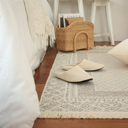 감성적인 디자인과 편안한 소재로 공간을 특별하게 만드는 바티카 태슬 러그