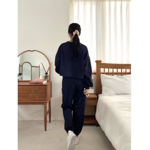 女  時尚  服裝  訓練衣服  頂部和底部  組  成年女性  成年女性  婦女  女人