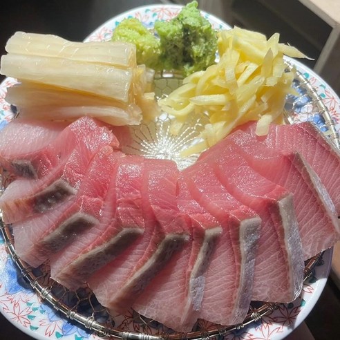 반값 대방어회 풀세트로 집에서 해산물 향연을 즐기세요.