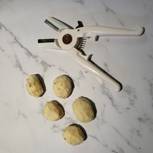 안전하고 편리한 르산데 만능 밤까는기계로 밤과 다양한 식재료를 간편하고 효율적으로 즐기세요!