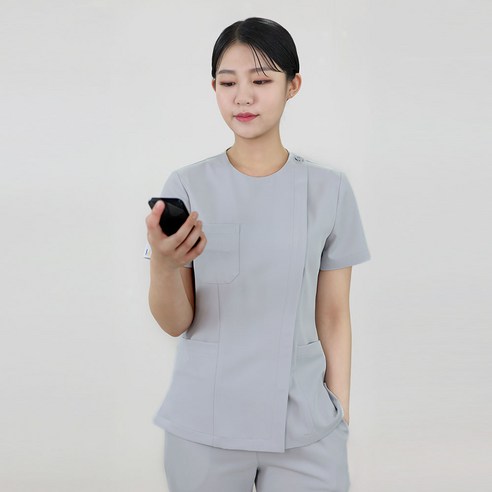 엘리너1: 편안함과 스타일을 겸비한 간호사 유니폼 상의, 당신의 프로페셔널한 하루를 책임집니다
