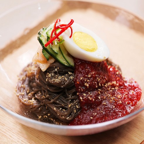 여름의 더위를 날리는 시원한 냉면