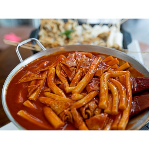 추억을 되살리는 간편한 맛, 간식어장 포장마차 떡볶이 밀키트