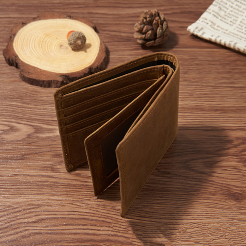 실용성과 세련미를 겸비한 이코다 소가죽 3단 반지갑