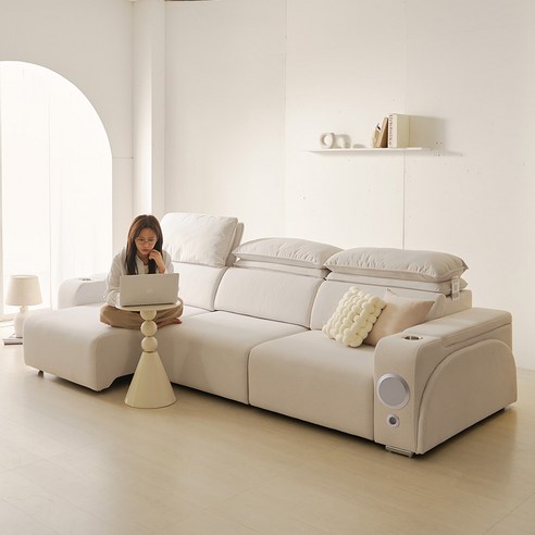 주말 저녁, 영화관 안 부러운 우리집 만들기: 편안함과 특별함을 더하는 마법 무빙쇼파