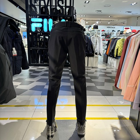 톡톡한 안감 기모처리와 깔끔한 디자인이 돋보이는 겨울용 남자 팬츠