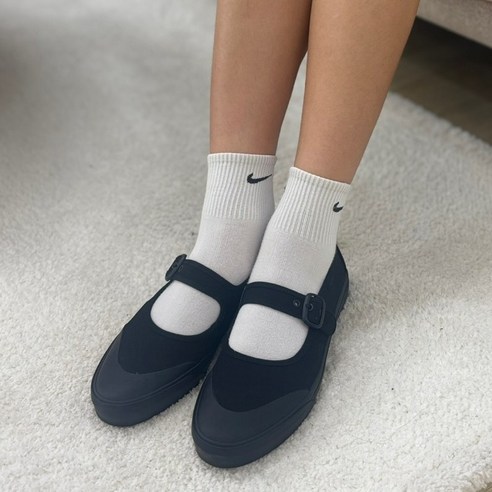 반스 메리제인 블랙: 우아함과 편안함으로 완성하는 데일리 스타일