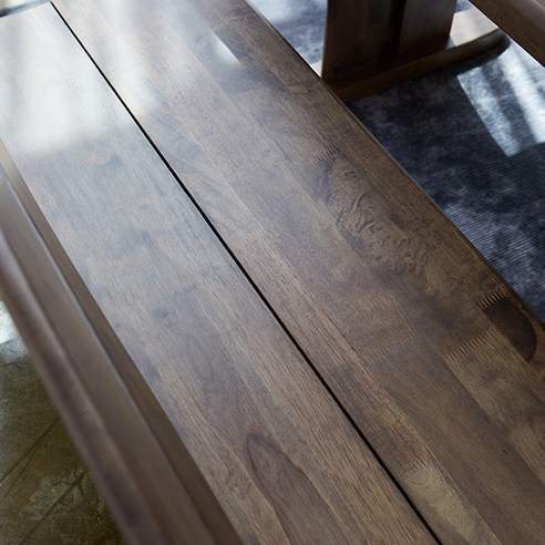 우아함과 편안함이 어우러진 오츠카 식탁 세트: 가정의 심장부에 완벽한 추가품