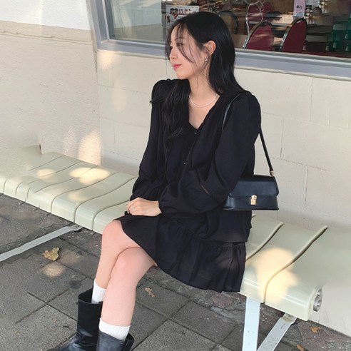 편안하고 우아한 스타일링을 연출할 수 있는 아일렛 투피스 세트