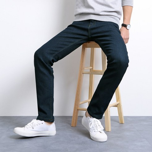 따뜻함과 스타일을 모두 갖춘 자코모 도톰이 기모 워싱청바지로 겨울 추위도 스타일로 녹이다.