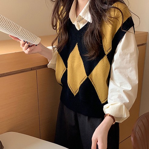 리카 배색 아가일 니트 조끼