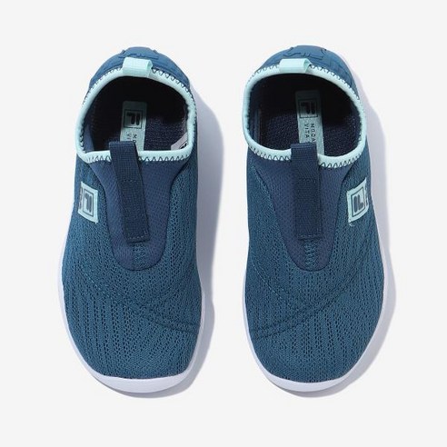 여름 물놀이와 데일리룩을 책임지는 휠라키즈 아쿠아 타임 KD