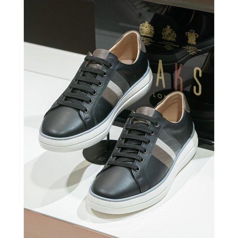 편안함과 스타일을 모두 갖춘 닥스 남성 스니커즈