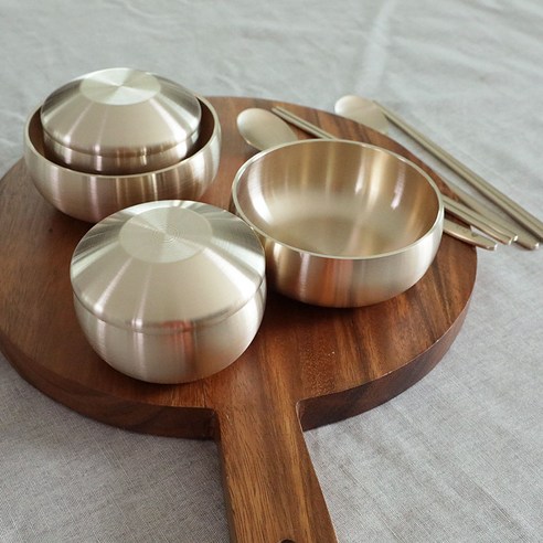 전통과 현대의 조화, 명성유기 궁중 단반상기로 품격 있는 식탁을 완성하세요.