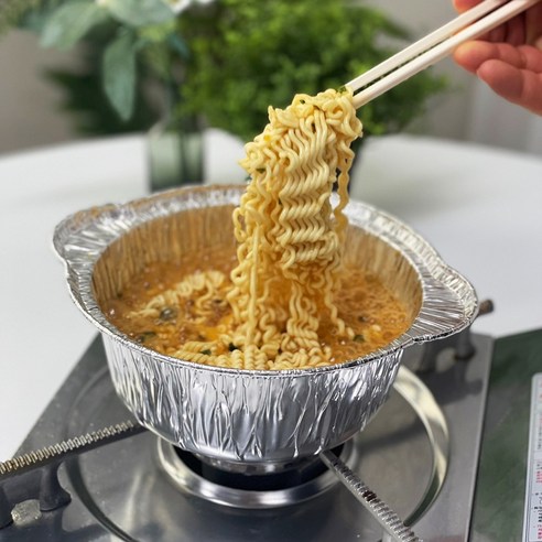 라면, 요리, 야외 활동에 편리하고 경제적인 일회용 은박냄비