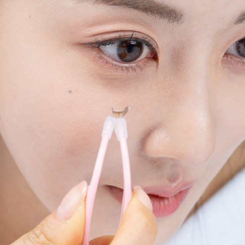 메루루 콘택트렌즈 탈착용 기구는 의료용 실리콘으로 만들어진 일본 정품입니다.