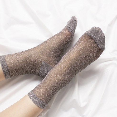 시원함과 스타일을 동시에! 여름을 위한 시스루 글리터 양말