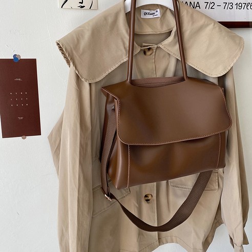 대용량 가방 가을 겨울 새로운 온라인 연예인 복고풍 서류 가방 여성 틈새 디자인 어깨 Crossbody 큰 가방 패션