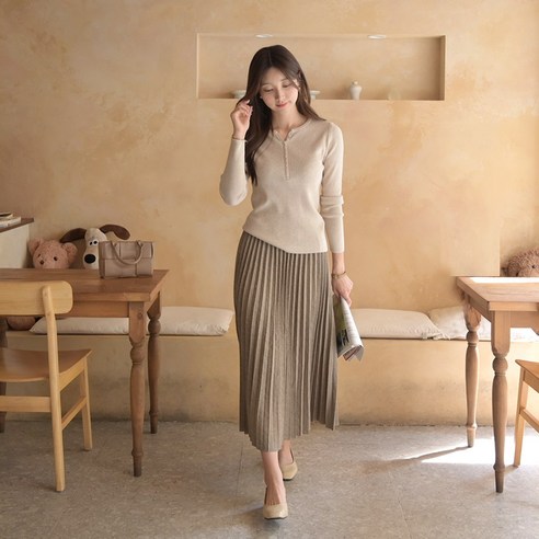편안하면서도 세련된 벨로나 밴딩 울 플리츠 스커트