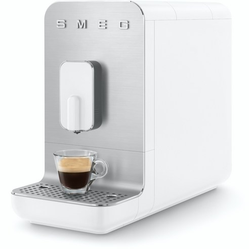 레트로 매력과 편리함이 공존하는 스메그 BCC01: 전문가 수준의 커피 경험을 위한 가정용 전자동 커피머신