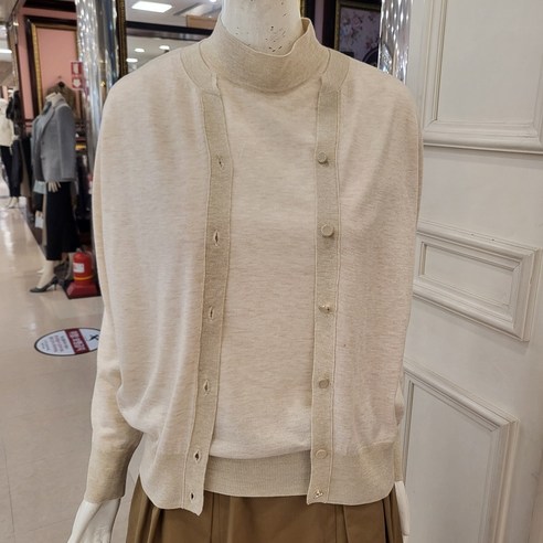 BCBG 비씨비지 봄24 TUCK 장식 가디건 세트 B4A2K2192