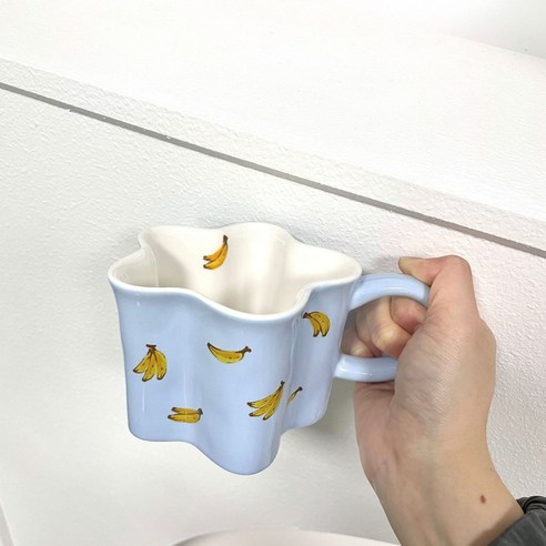 일상에 스며드는 작은 행복, 귀여운 바나나 세라믹 머그잔 바나나우유머그컵