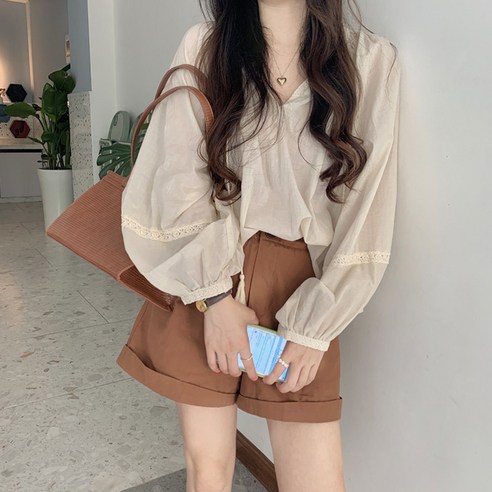 KORELAN 긴팔 셔츠 여성의 새로운 디자인 감각 틈새 레트로 홍콩 풍미 V 넥 셔츠 레이스 탑