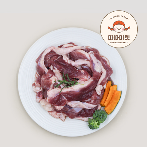 국내산 생 오리로스로 특별한 캠핑 음식을 즐기세요.