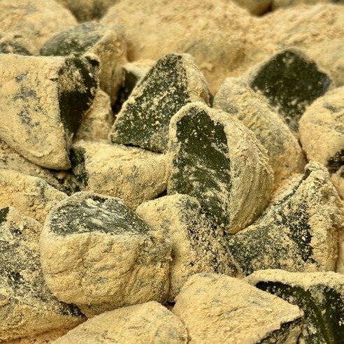 향긋한 쑥 내음 가득, 명가삼대떡집 쑥 떡으로 즐기는 특별한 순간