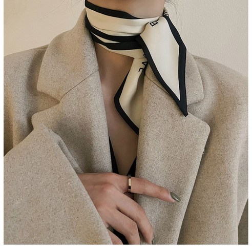워니비 미니 타이 스카프 하나로 밋밋한 옷에 스타일을 더하다