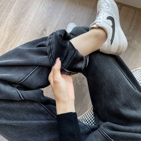 겨울철 편안하고 따뜻한 러블리 하이웨스트 융기모 데님팬츠