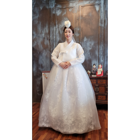 한복의 우아함으로 빛나는 화려한 한복웨딩